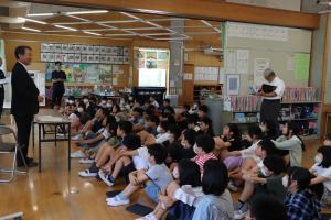 市長、小学校に行く