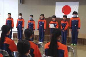 少年少女消防団入団式での新入団員の写真