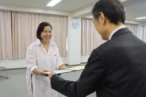 ふるさと大使委嘱状受け渡しの様子