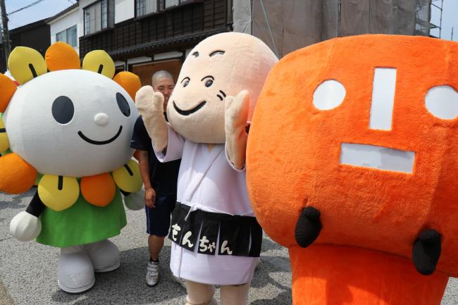 あさぴーと輪島市のゆるキャラ