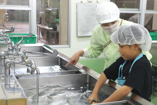探検給食センターわくわくツアー1
