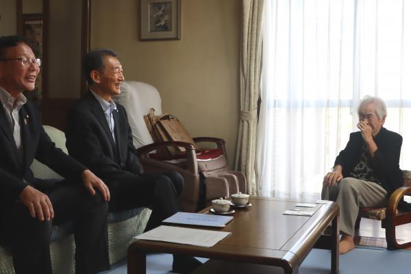 市内100歳訪問2