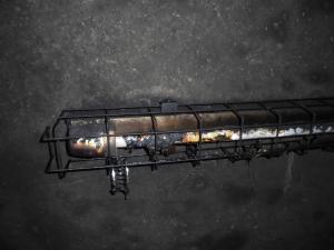 焼け焦げた照明