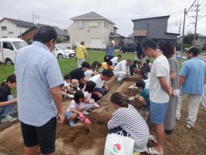 芋ほり写真その１