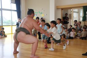 阿武松根部屋力士と園児の交流会2