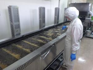 揚げ物調理の様子