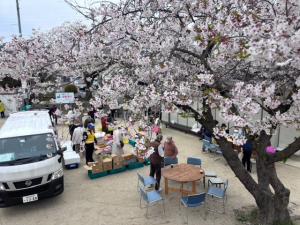 桜と青空市