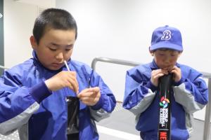 3月6日バルーンをふくらませている写真