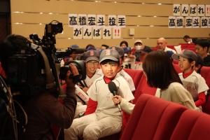 3月6日インタビューを受けている写真