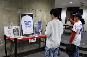 3月8日ユニホームの写真を撮影する写真