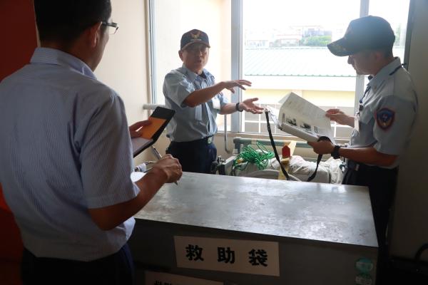 小学校緊急消防1