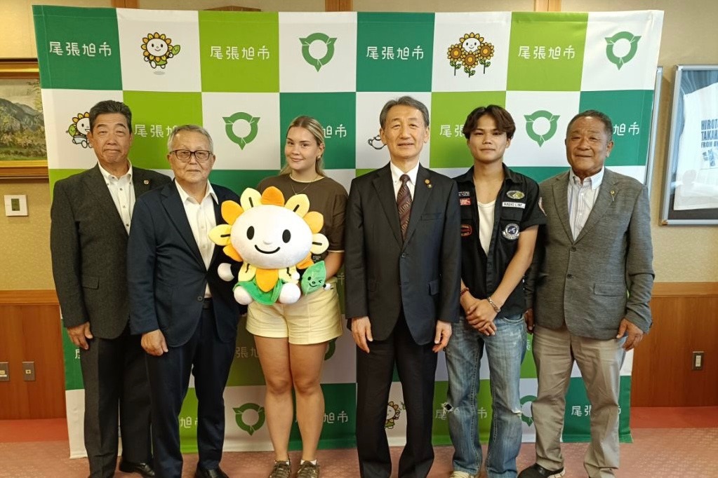 表敬訪問に来てくださった皆さんとの集合写真