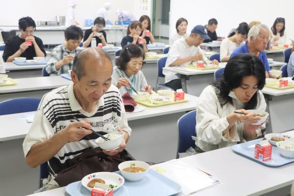 給食試食2