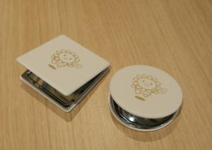 コンパクトミラー 外側