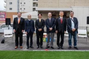 三郷駅前まち納め感謝祭_セレモニー集合写真