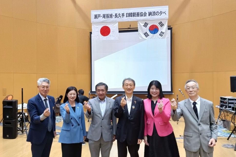 瀬戸市長、長久手市長、協会の方との写真