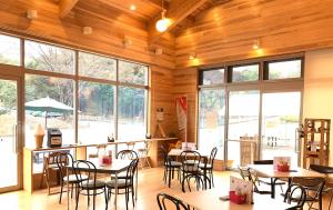 森のカフェ店内