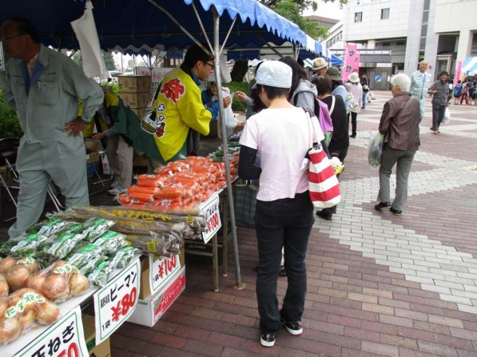 農産物の展示即売の画像