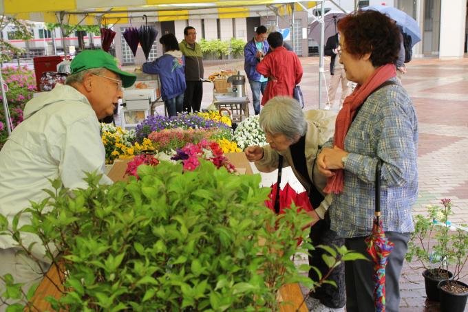 写真：農産物・特産品の展示即売