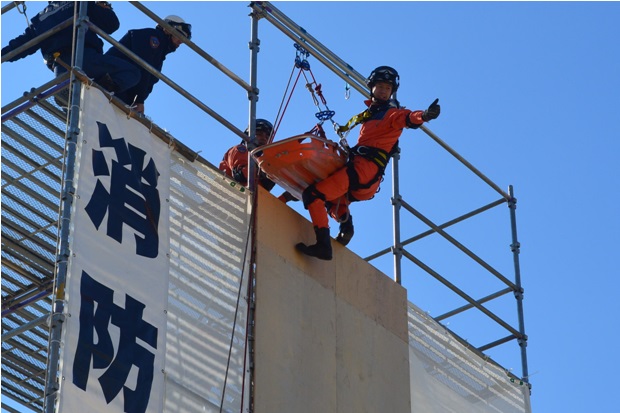 救助訓練を実施している画像