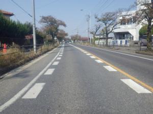 写真2追越のための右側部分はみ出し通行禁止（道路標示）等の画像